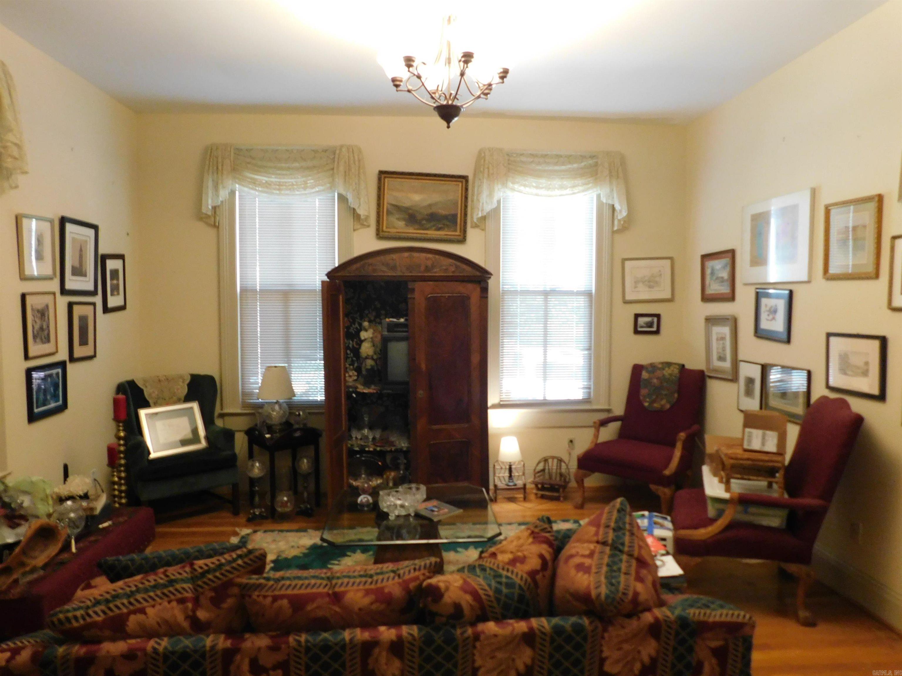 MACARTHUR PLACE ORIGINAL CITY OF - Residential