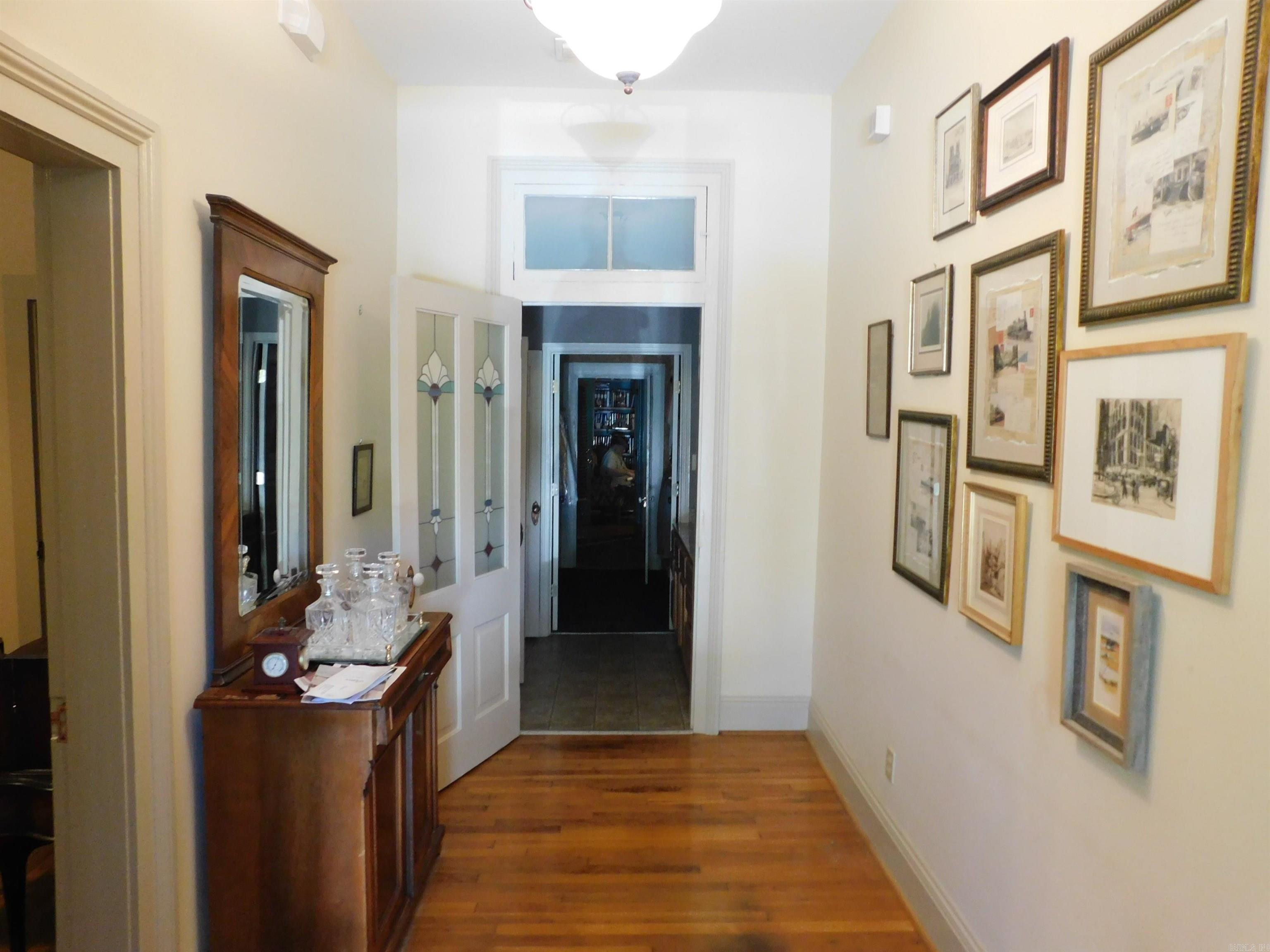 MACARTHUR PLACE ORIGINAL CITY OF - Residential