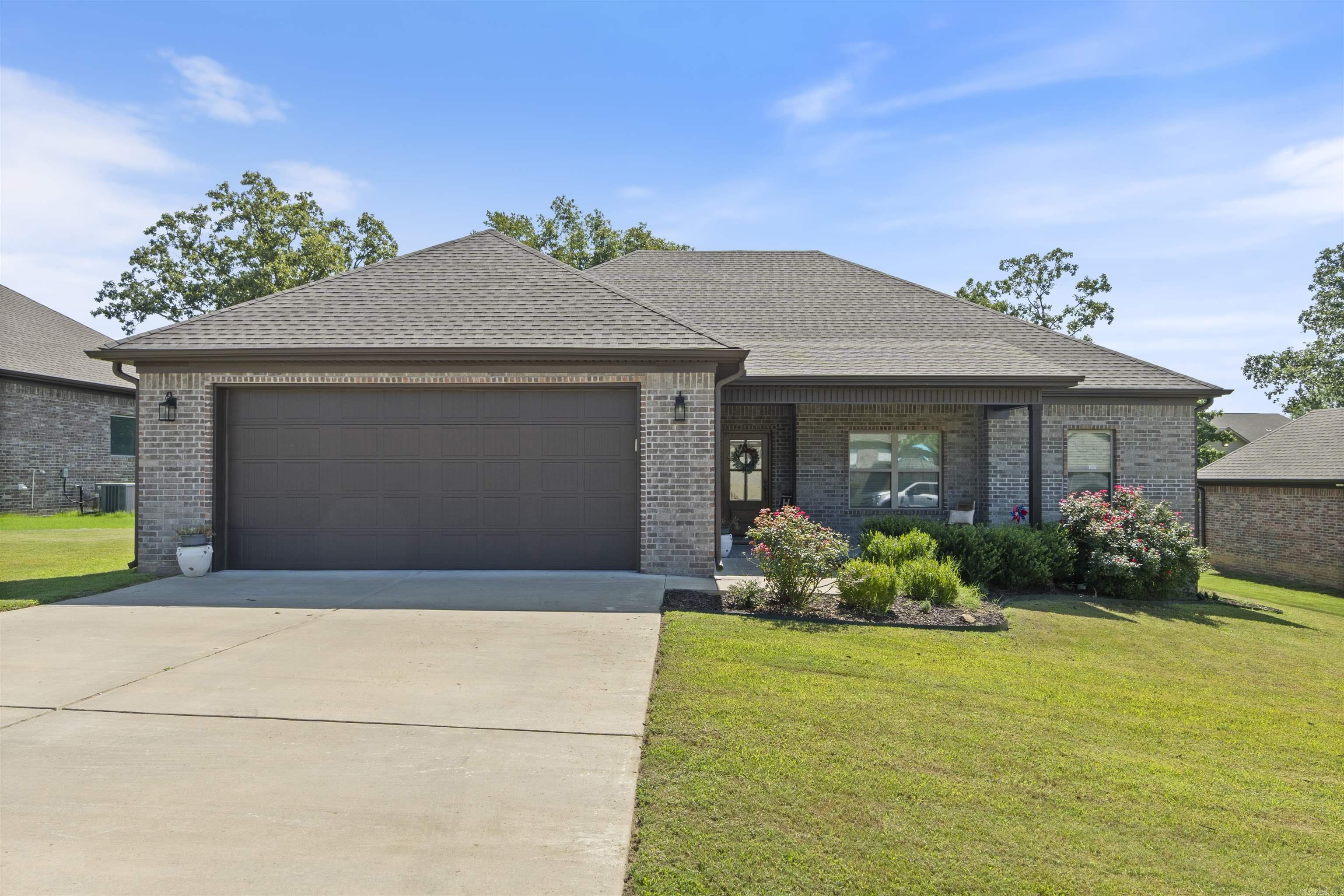 Take a look at this beautiful 3 bed 2 bath home located on a cul-de-sac in the desirable Stonehill Subdivision! This home was built in 2021 and will be move in ready for its new owners! This home features a split open floor plan making it a perfect house for hosting. There is a flex room that can be used as an office! Living area boasts of large windows and high ceilings bringing in the natural light! Master bedroom has an easy access to the laundry room. Master bedroom also has a shower and a tub where you can relax after a long day! Schedule a tour today! agents see remarks.