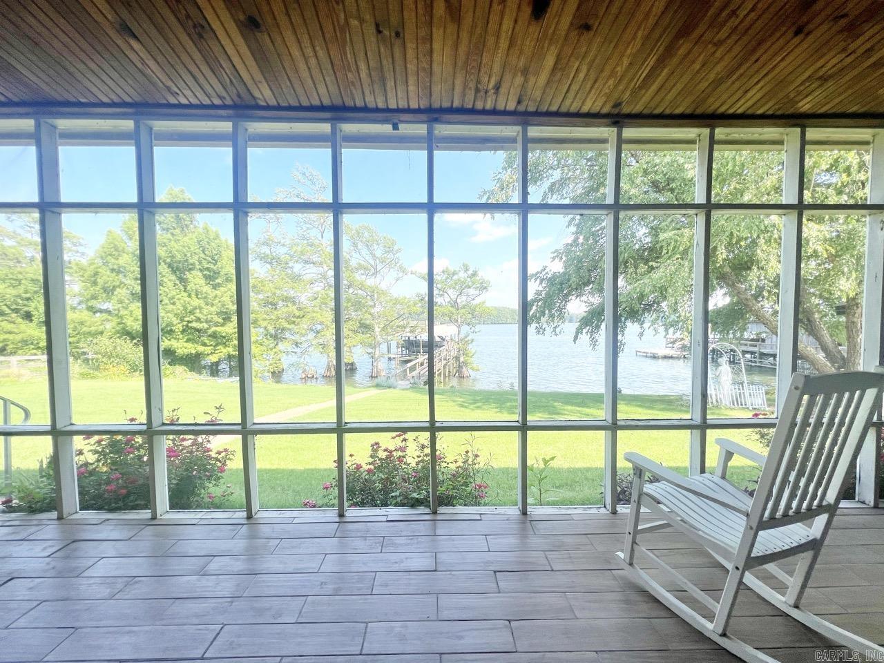 Horseshoe Lake - Residential