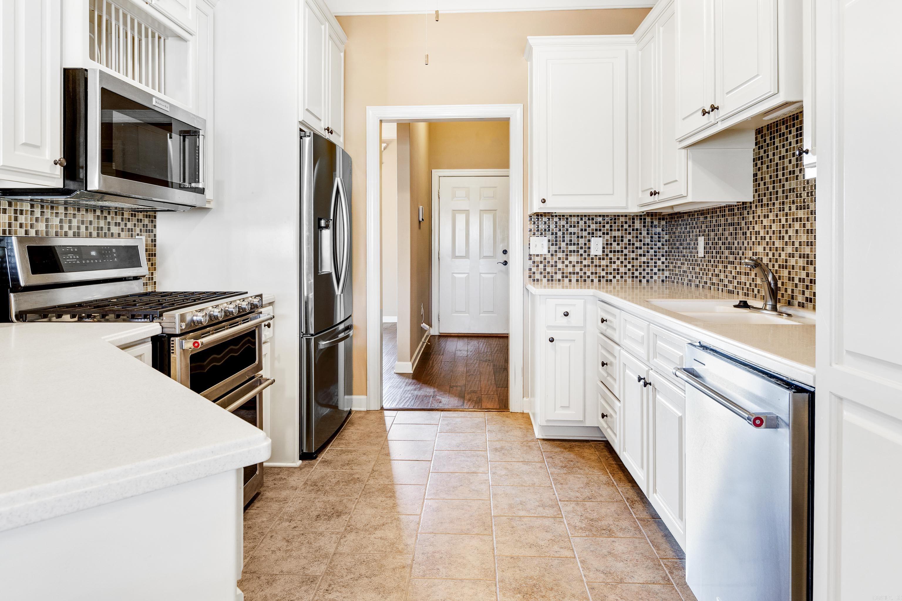 COUNTRY CLUB OF ARK THE - Residential