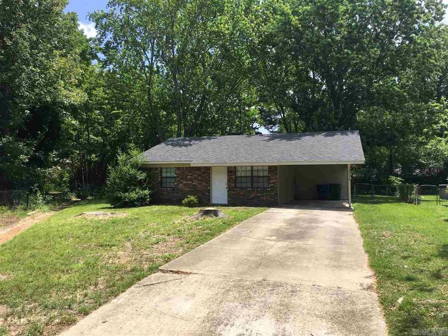 Nice 3 bedroom 1 bath.  Close to downtown and shopping. Large yard and covered parking. Application fee $35. Income requirement is 3X monthly rent. No pets.