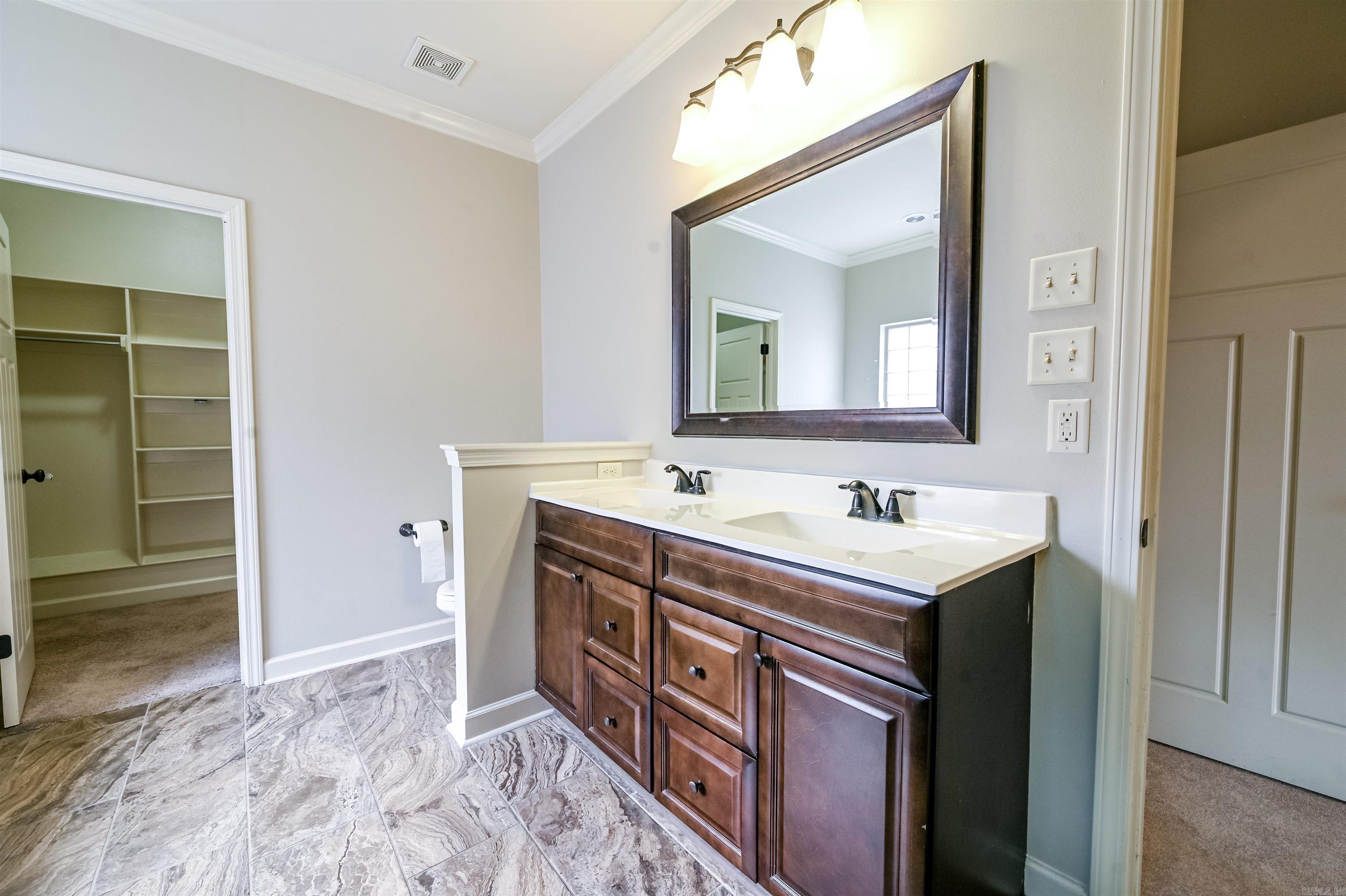 OAK GLENN - Residential