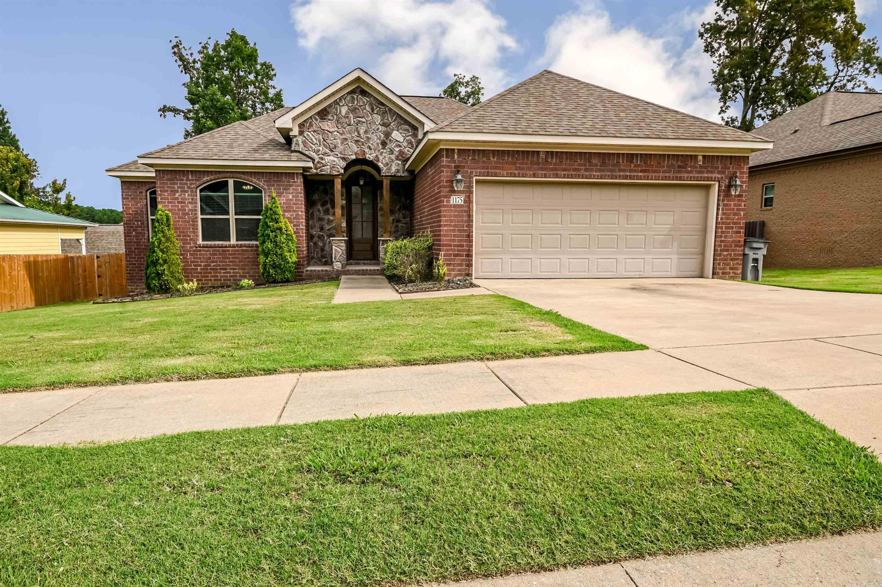 OAK GLENN - Residential