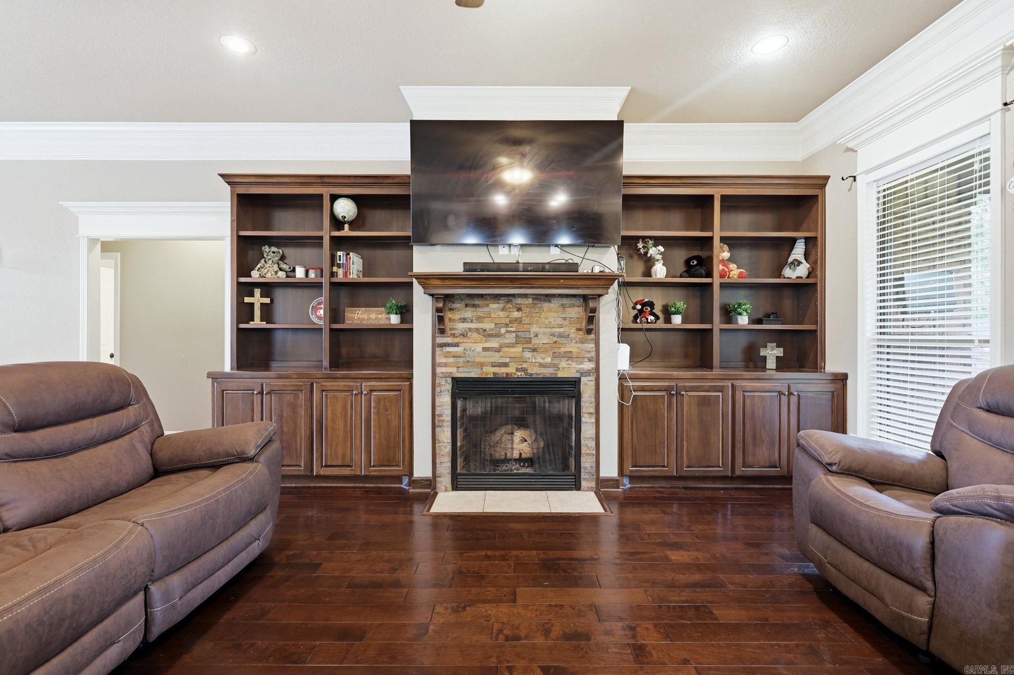 FOREST OAKS - Residential