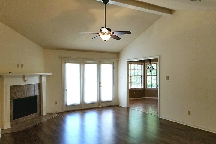 COUNTRY CLUB OF ARK THE - Residential Lease