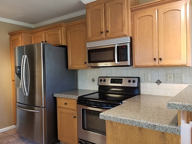 COUNTRY CLUB OF ARK THE - Residential Lease