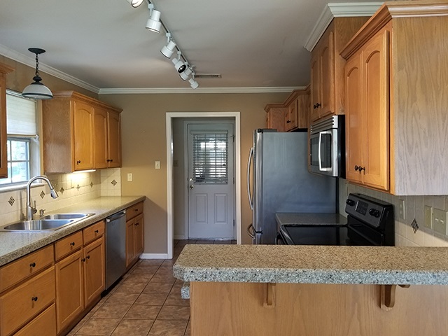 COUNTRY CLUB OF ARK THE - Residential Lease