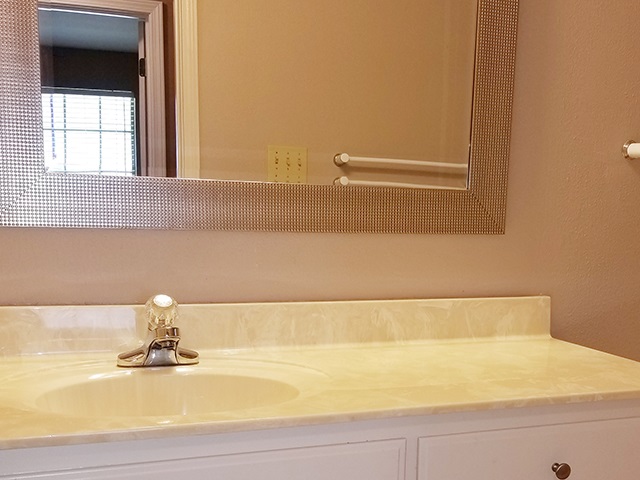 COUNTRY CLUB OF ARK THE - Residential Lease