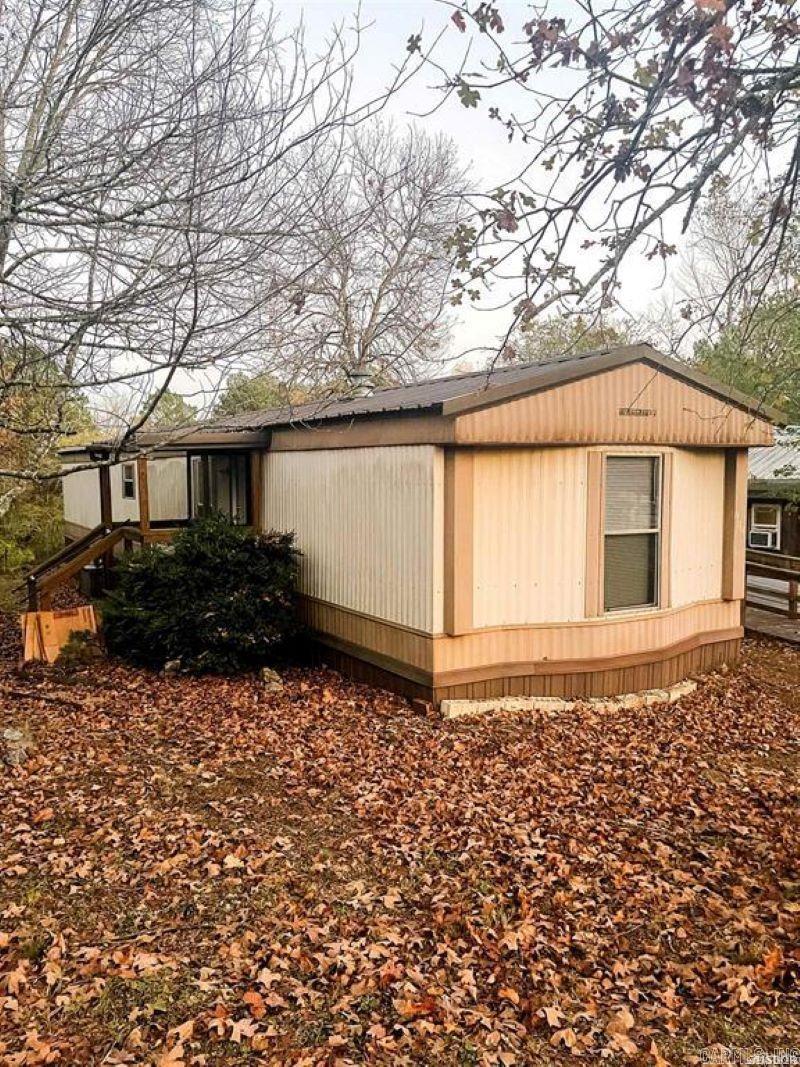 Investment opportunity! 2 bed, 2 bath single wide in Lakeside school district. Appliances to remain with the property.