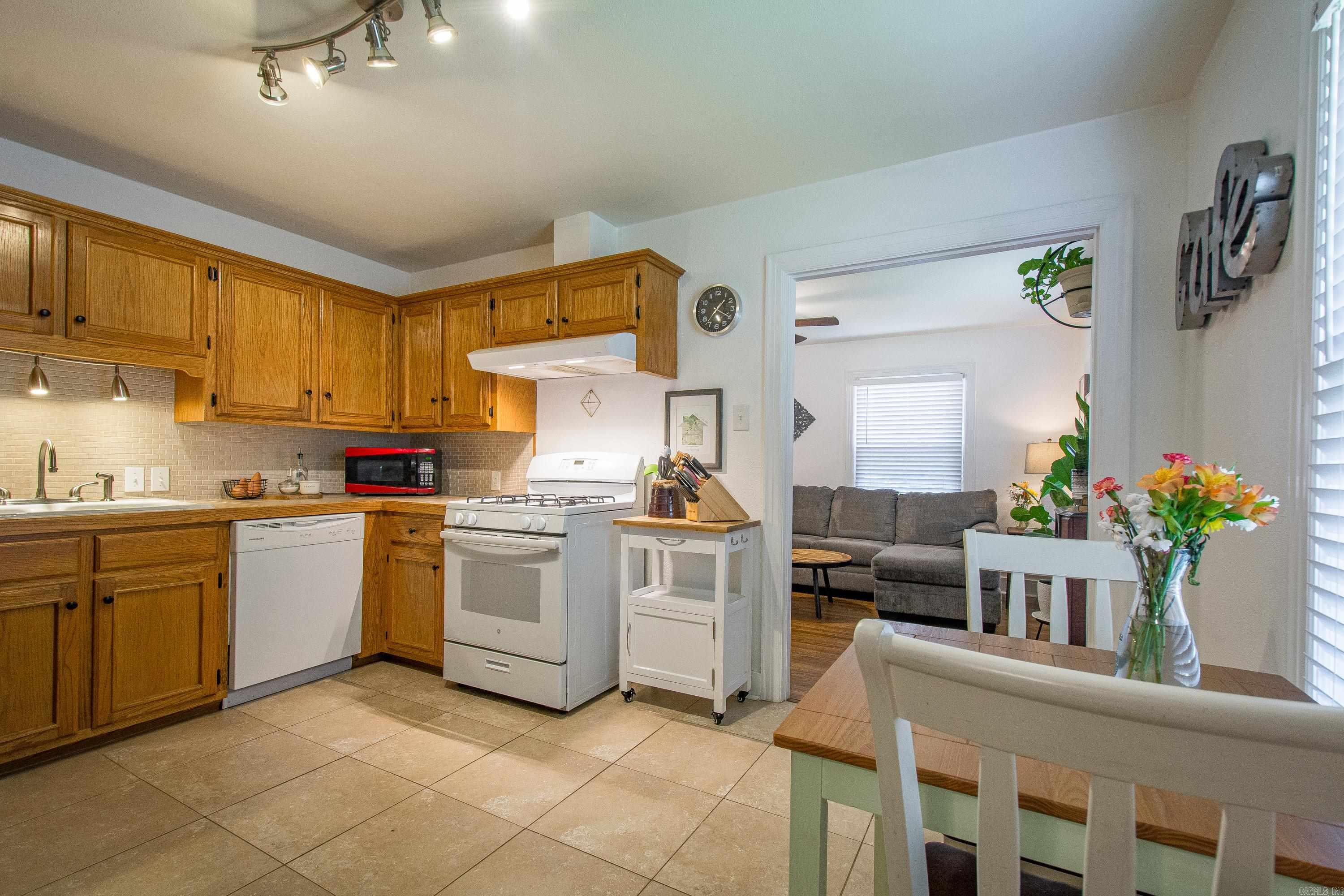 LINCOLN PARK - Residential