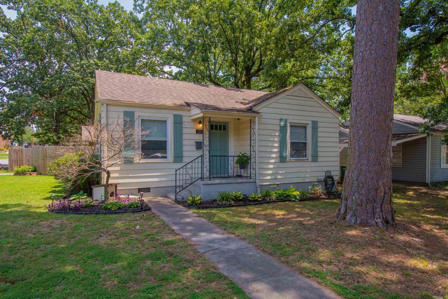 Adorable cottage on large corner lot in the heart of Hillcrest. Gorgeous hardwood flooring and newer designer paint through out. Custom cabinetry in the kitchen with newer backsplash and tile countertops. Gas stove with updated appliances. HVAC 2017, Roof around 10 years old, A separate laundry room with new windows. Enjoy the large screened in porch with a spacious out door area great for entertaining or drinking coffee in the morning. One car carport off the double gated fence. A privacy fence added in 2020. Walk to shops, restaurants in the vibrant Hillcrest area. Close to UAMS . Your own tiny home in the perfect spot. (see agent remarks)
