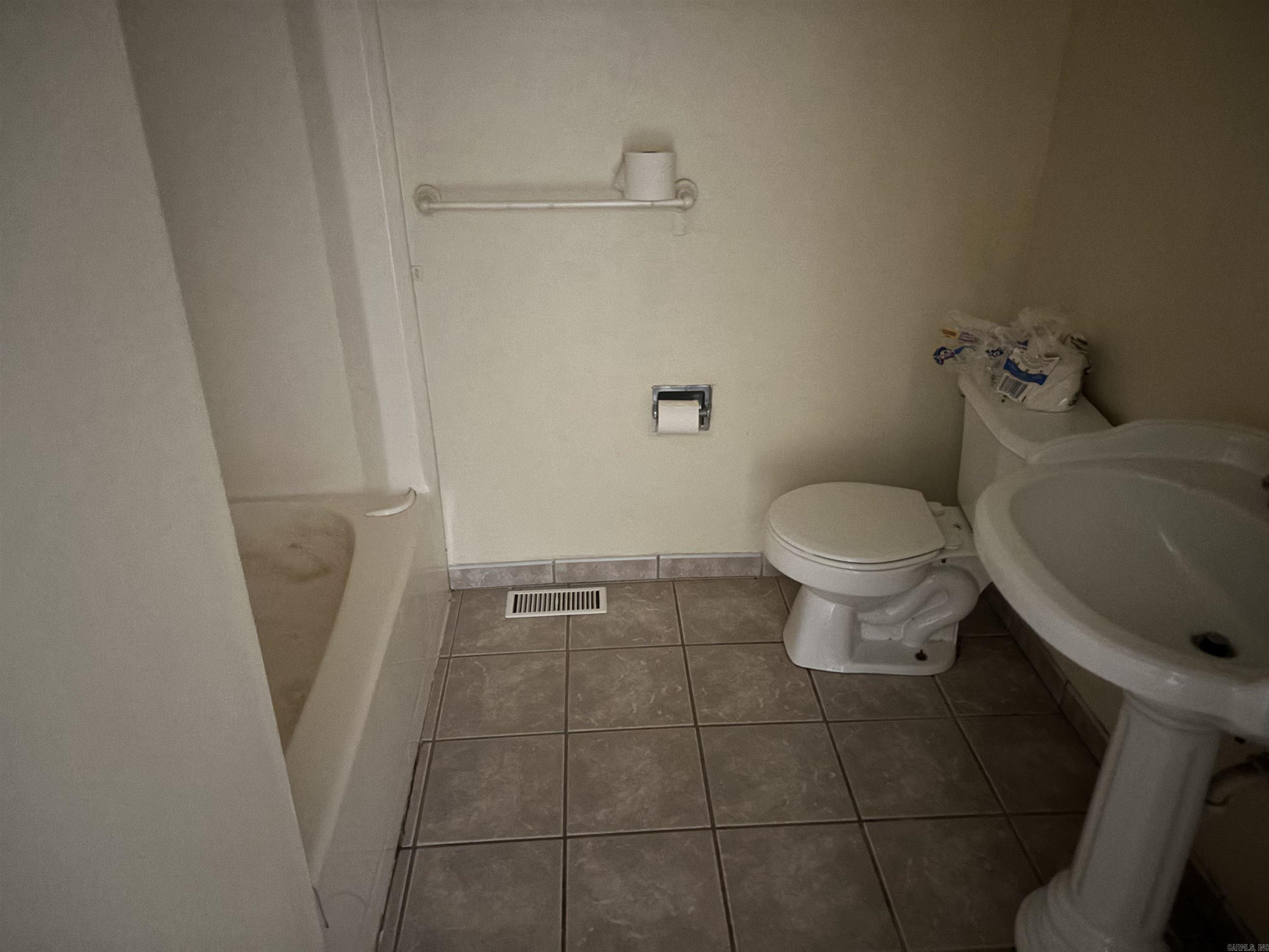 CHELSEA GLADE CONDO - Residential