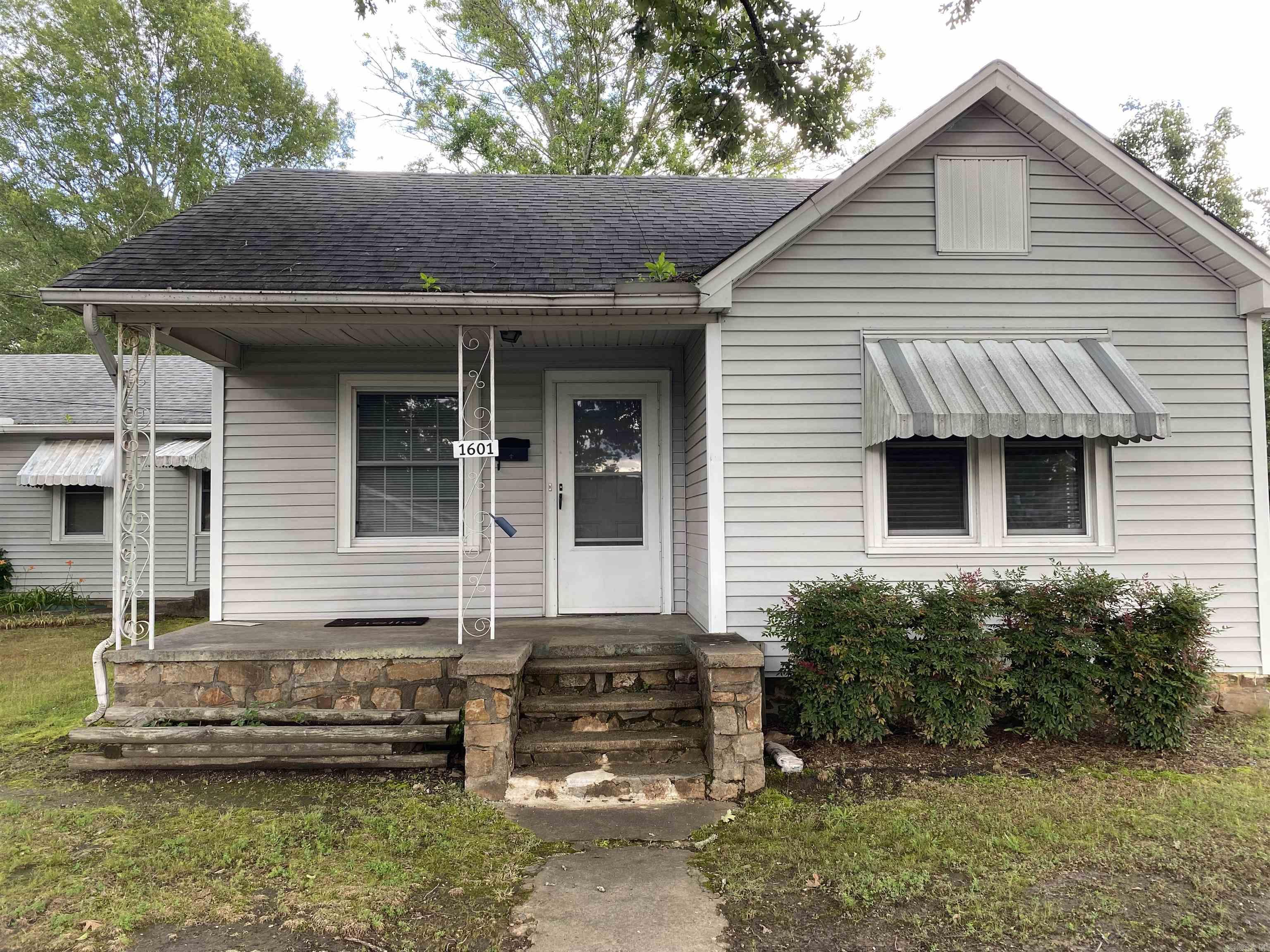 Wonderfully maintained and updated home in coveted midtown location. This home features 5 bedrooms, 2 and 1/2 baths with an updated kitchen, hardwood floors, 2 driveways, fenced back yard with storage and side gate on a corner lot. So many opportunities for this property as family home or investment. Possibilities might include an additional home or detached garage or studio. The spacious floor plan is perfect for multi generational living with split bedroom plan and 2 living areas and shared kitchen. Recent improvements include carpet and some paint. See agent remarks