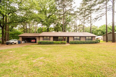 Photo of 322 Evans Dr Dr, El Dorado, AR 71730 (MLS # 26016651)