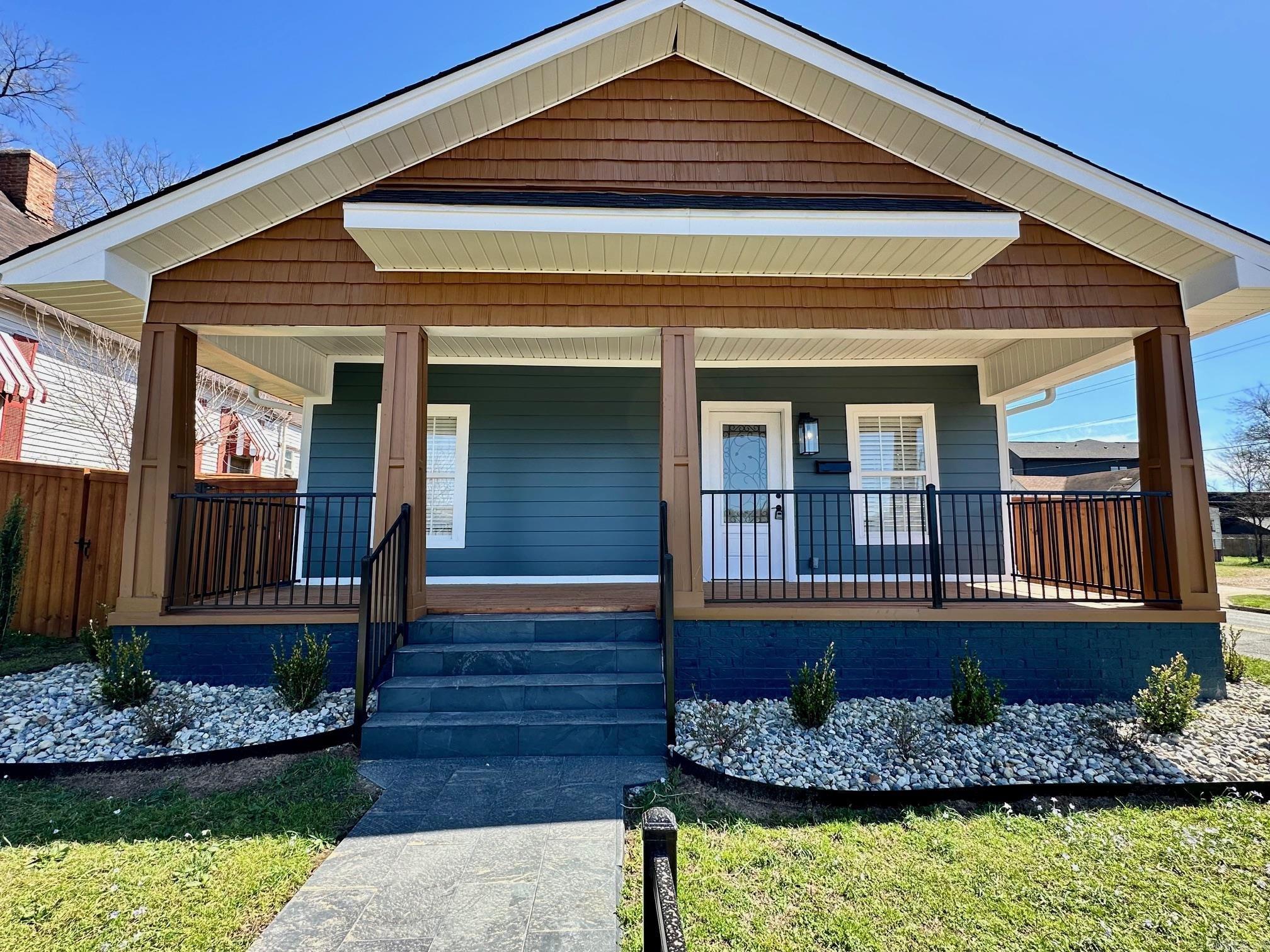 Come to one of Little Rocks best neighborhoods, SOMA, 3br 2bth house that has been totally remodeled. New roof, engineered hardwood flooring, quartz countertops, privacy fence, landscaping. Check out the large pantry, kitchen island. Primary bedroom is separate from the other 2 bedrooms. Will lease the house for $2,495 with 1 year lease. $1,500 deposit