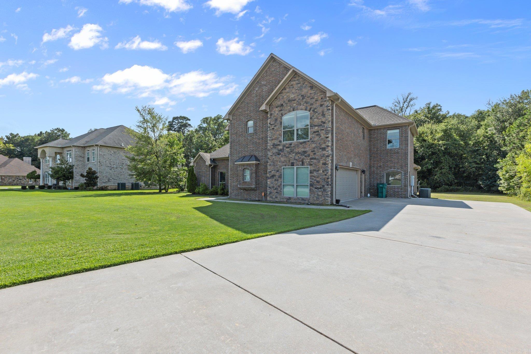 CARRIAGE COURT - Residential
