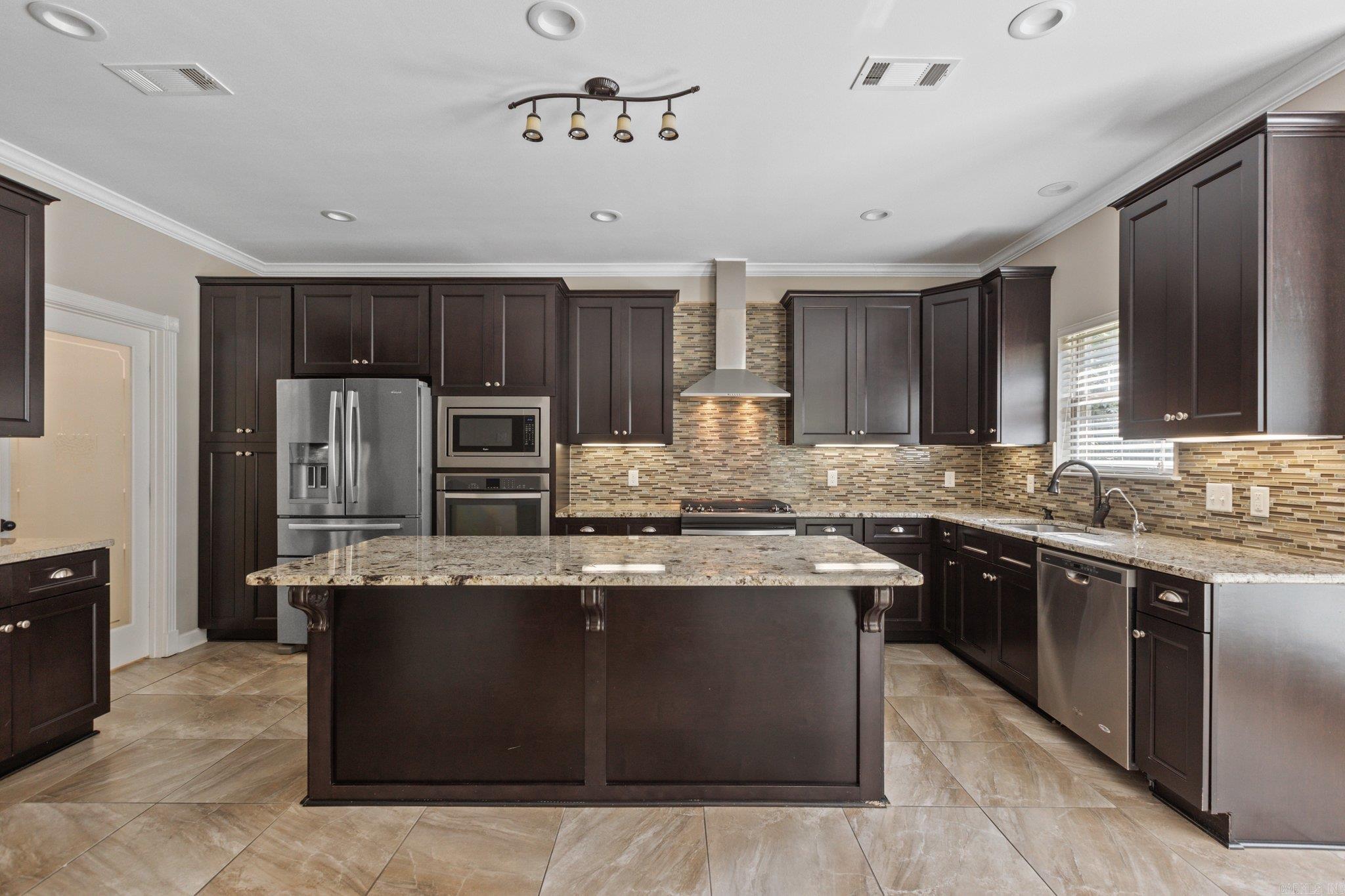 CARRIAGE COURT - Residential