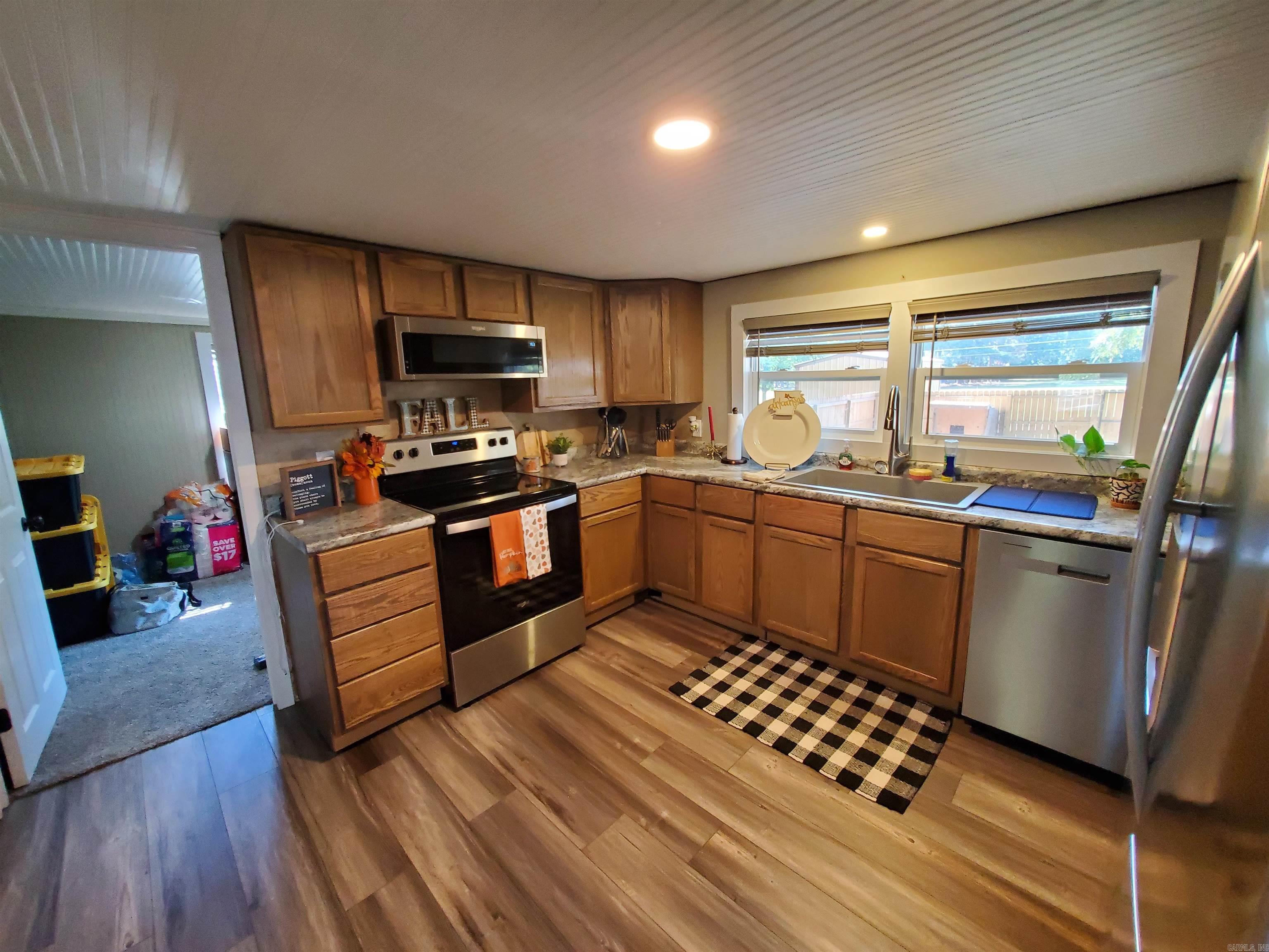 M&B PIGGOTT 2-20-8 - Residential