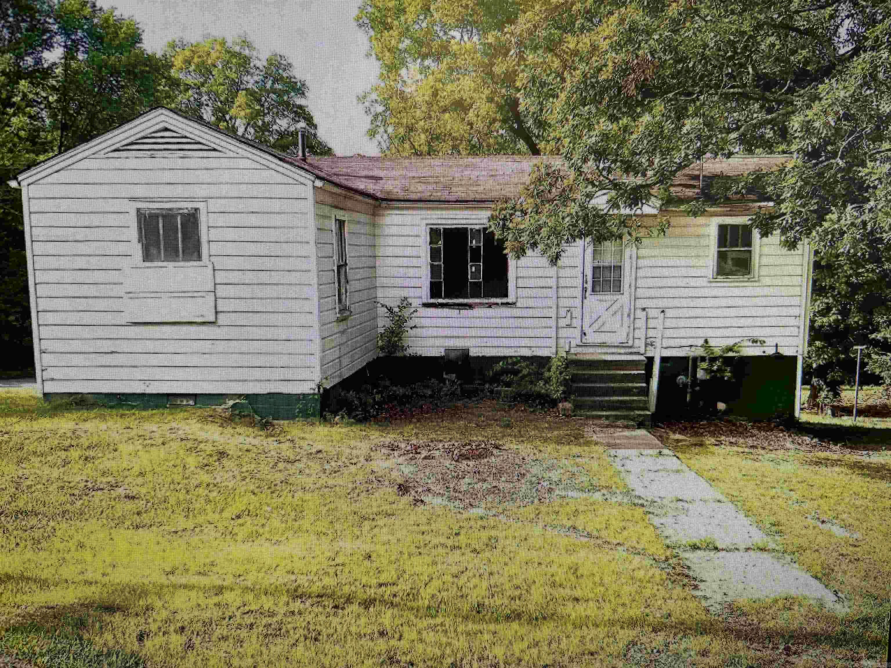 "Heart of Little Rocks downtown district"  This cute little bungalow from the 30's is just waiting for some finishing touches to blend in with the upcoming restoration of the downtown community.  Corner lot on bus route within walking distance to all public and private amenities.     SOLD AS IS WHERE IS BUYER RESPONSIBLE FOR UTILITIES FOR INSPECTIONS!