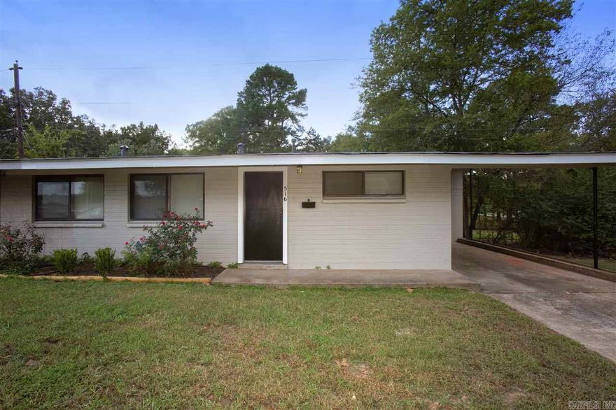 Newly Renovated 2bd/1ba duplex in North Little Rock . Brand new flooring and paint ! New kitchen and appliances ! This duplex is cute and in convenient location! Come check it out !