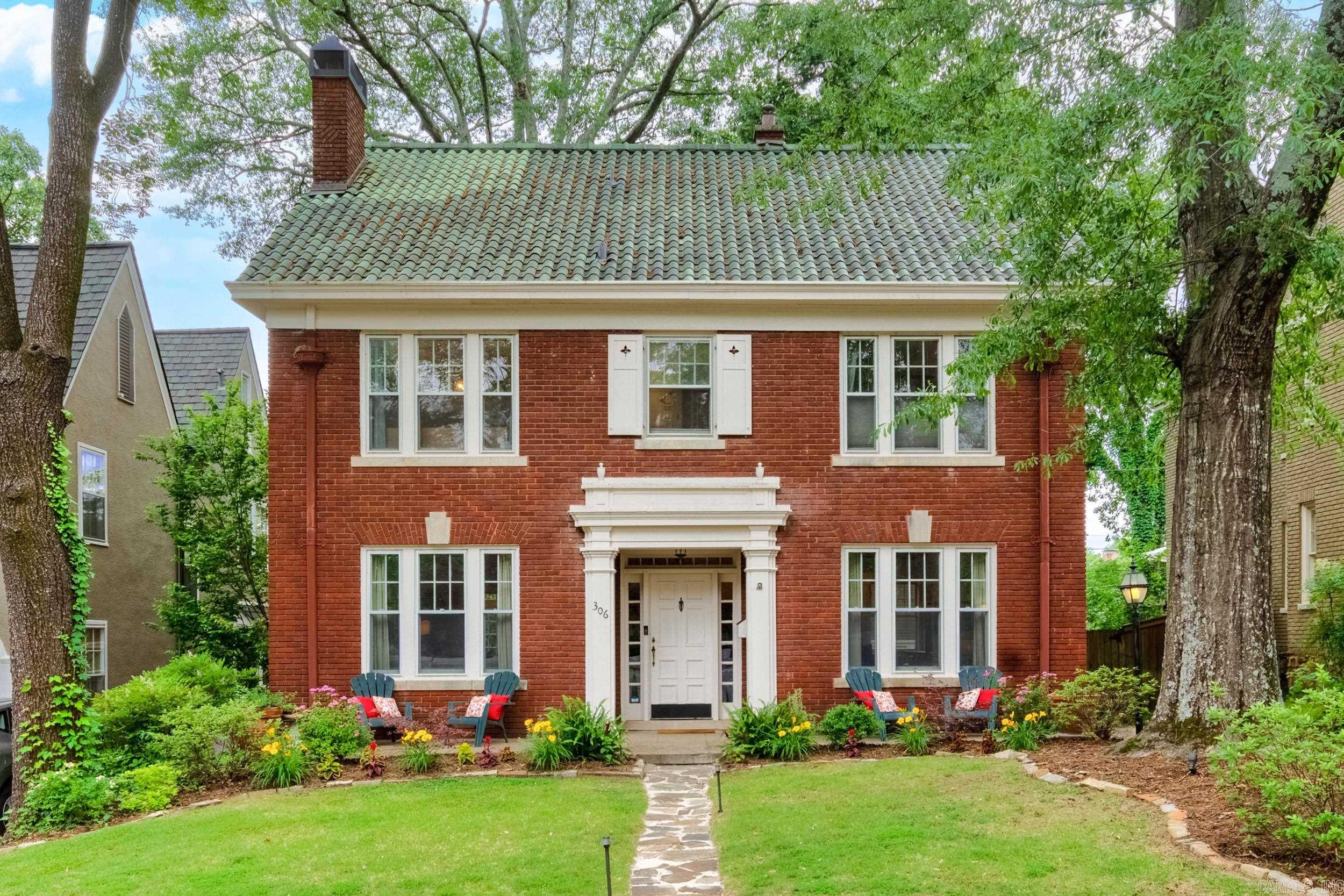 CRYSTAL COURT - Residential