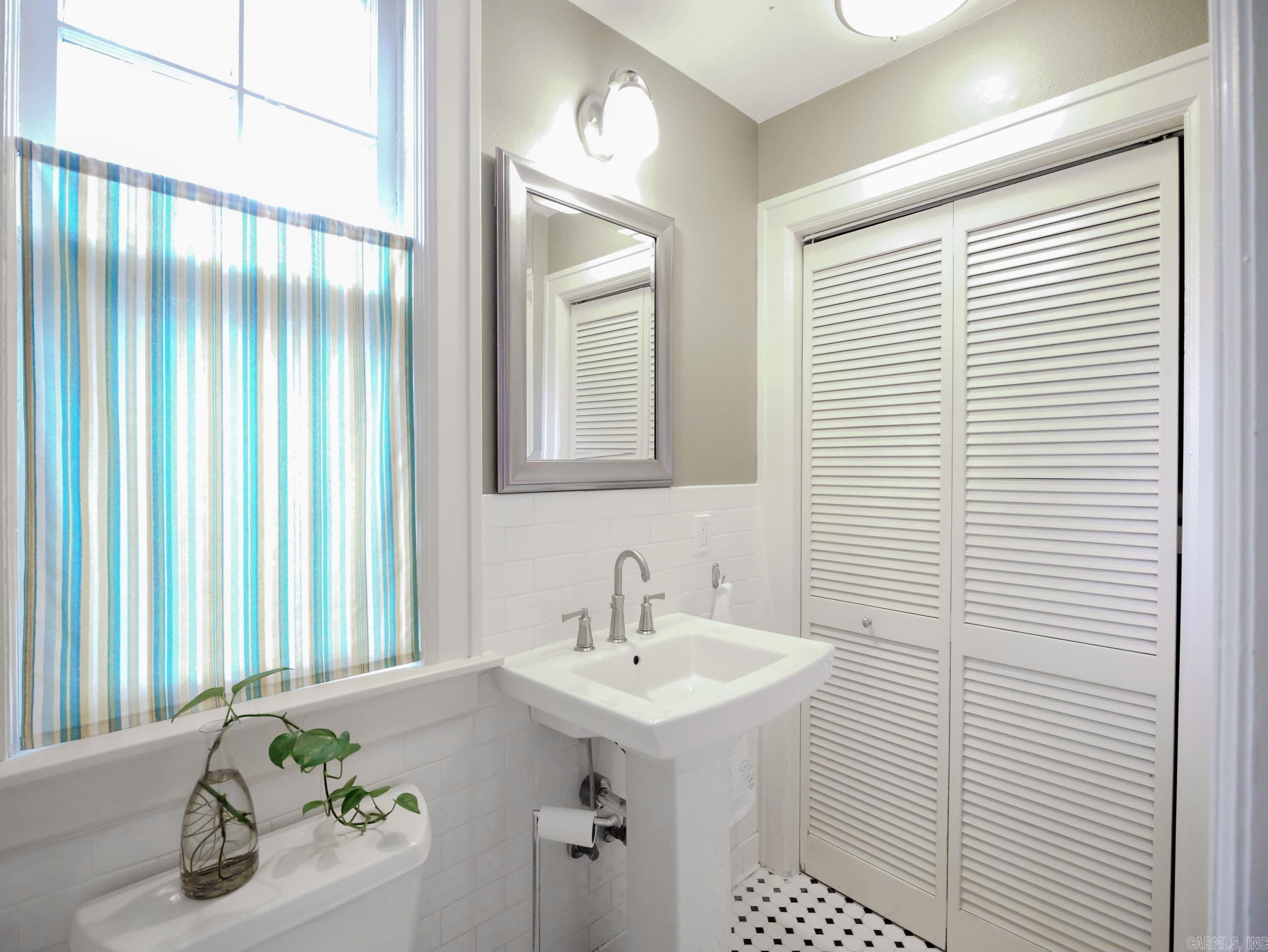 CRYSTAL COURT - Residential