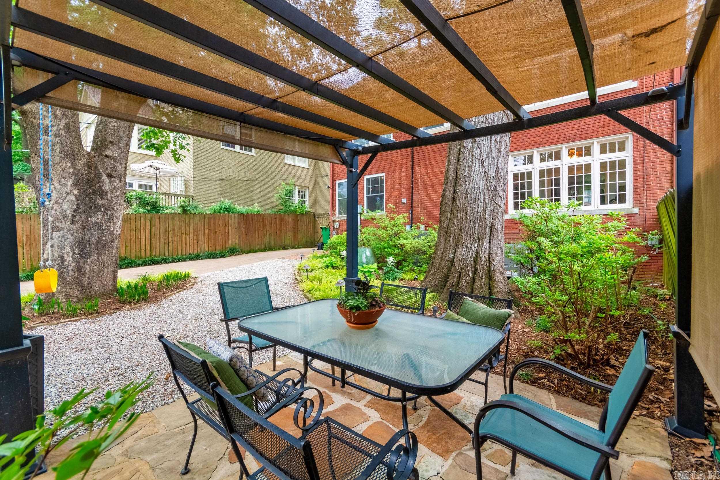 CRYSTAL COURT - Residential