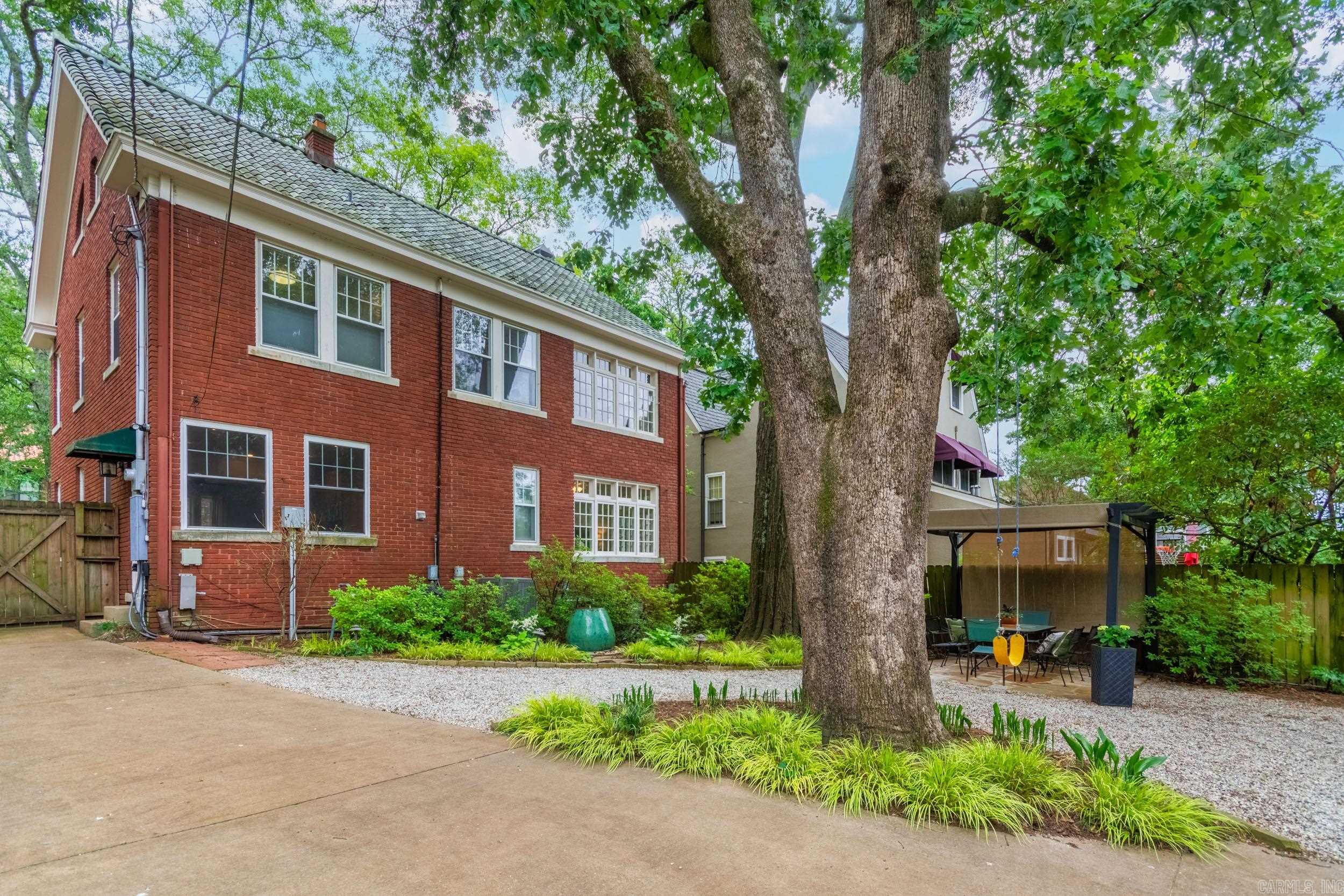 CRYSTAL COURT - Residential