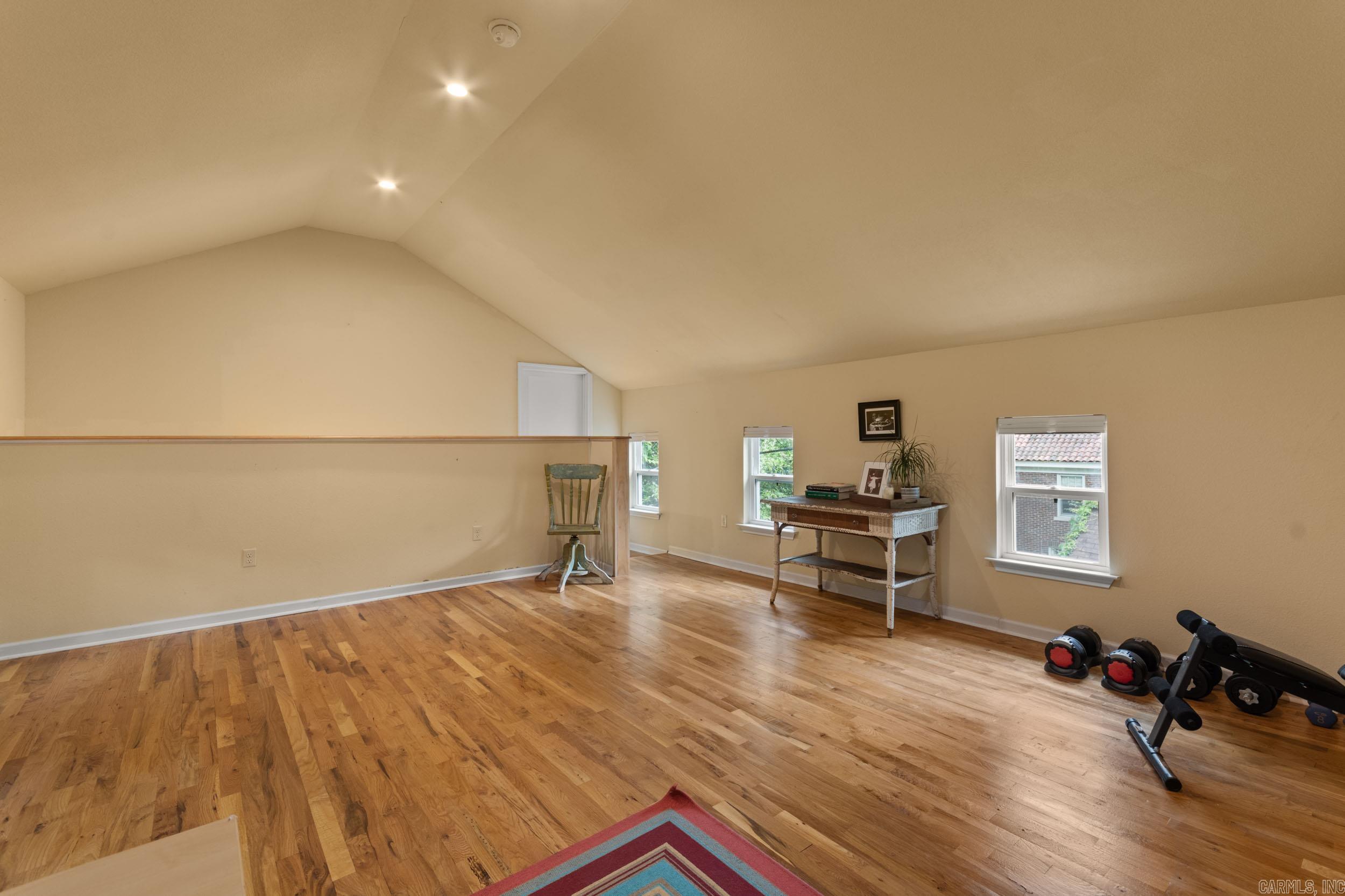 CRYSTAL COURT - Residential