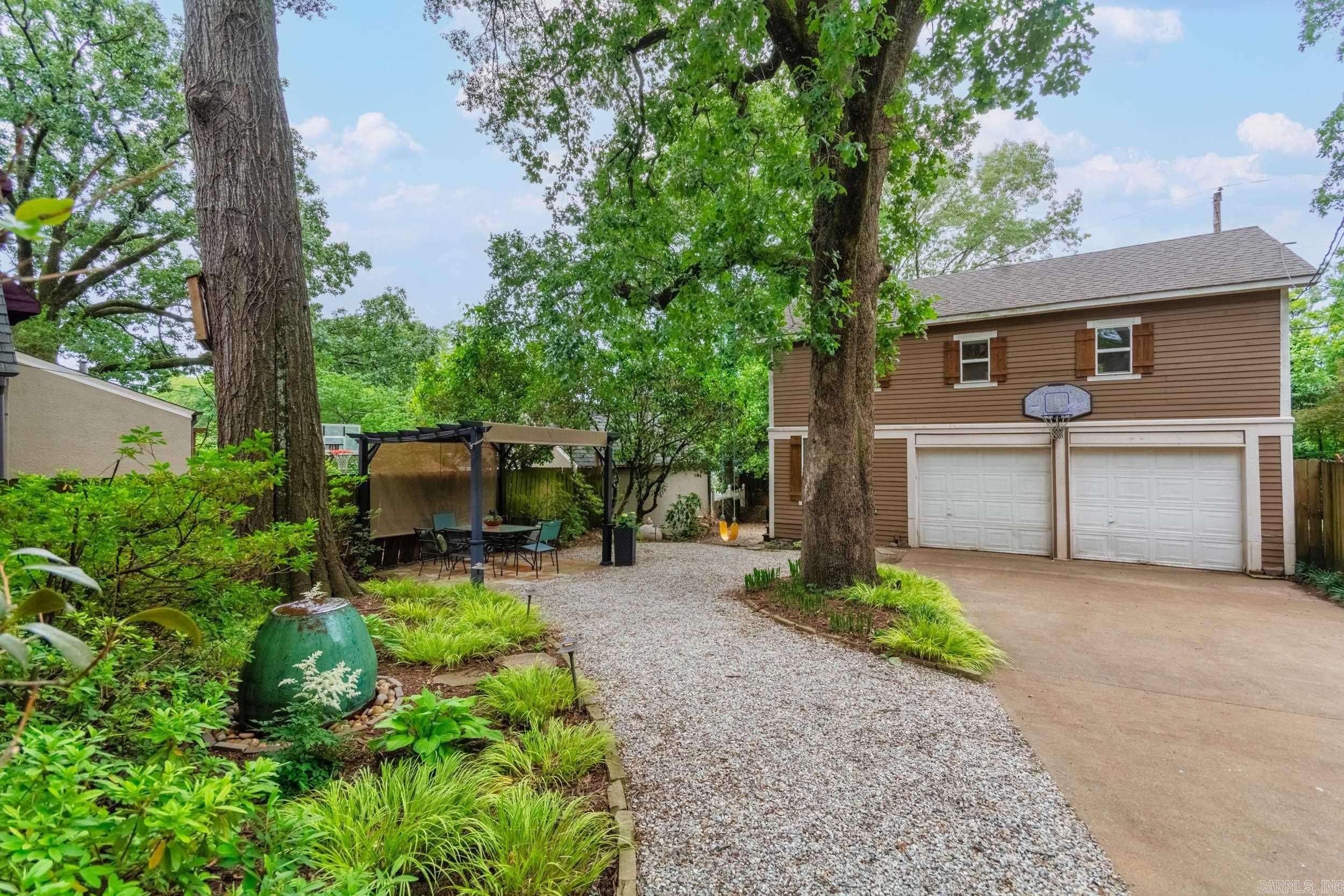 CRYSTAL COURT - Residential