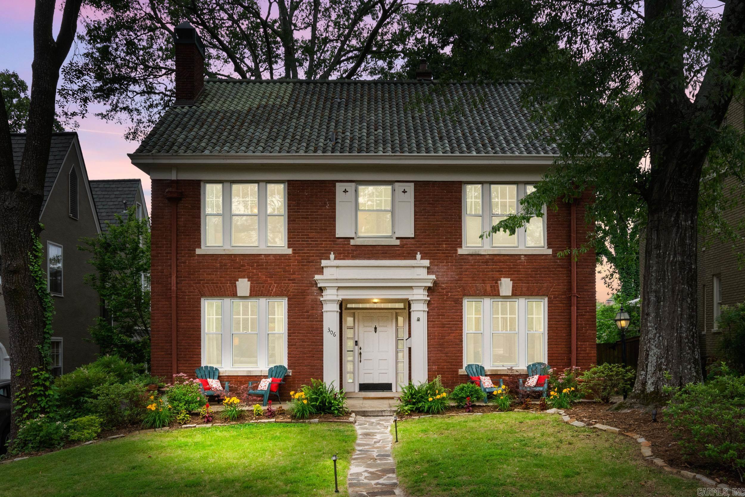 CRYSTAL COURT - Residential