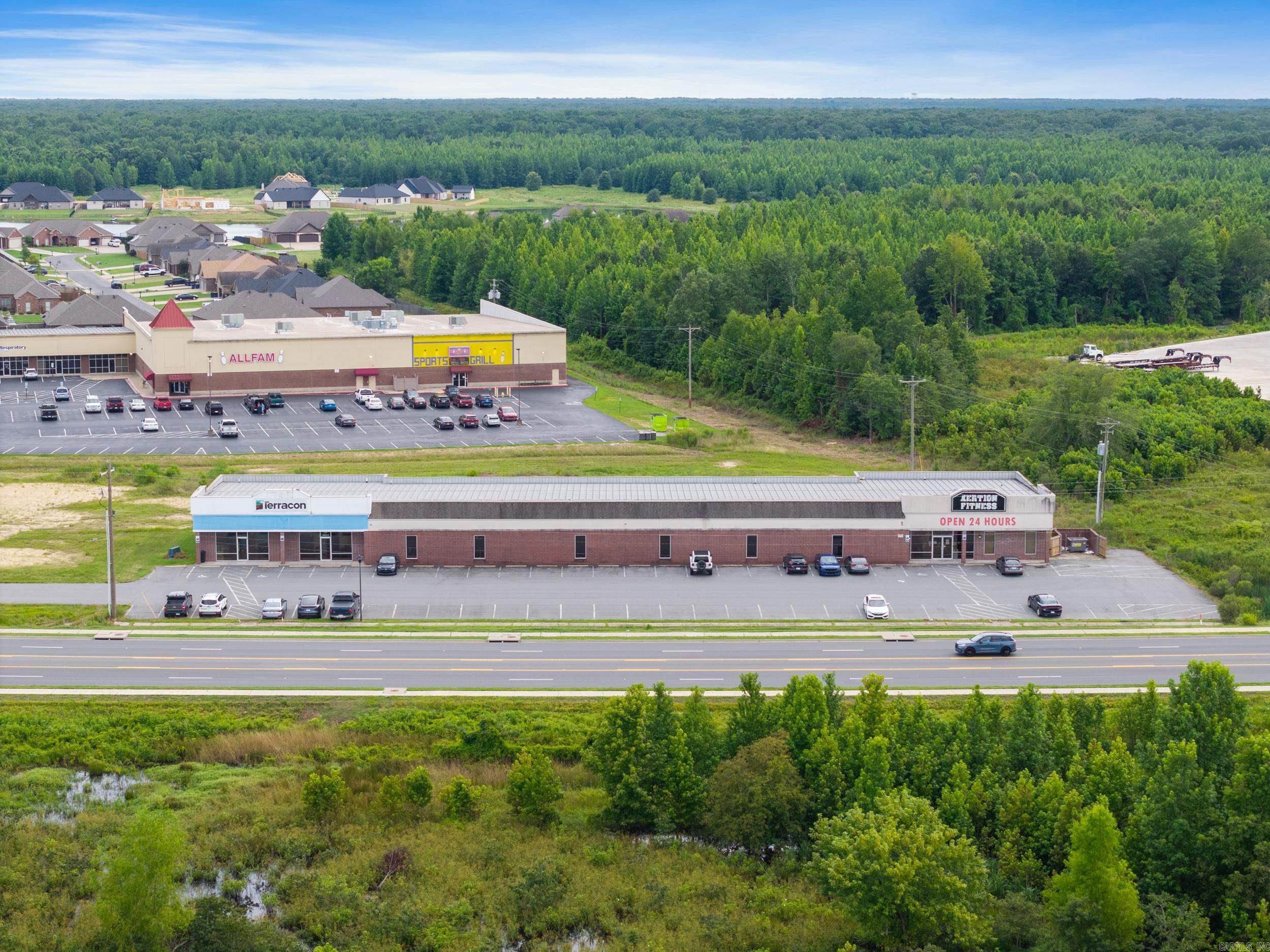 Located on the growing Bill Foster Memorial Hwy in Cabot, this 13,120 SQFT retail property offers prime commercial space just 0.9 miles, or a 2-minute drive, from the first Cabot exit. Currently, 10,000 SQFT is leased to a gym, with an additional 3,000 SQFT occupied as office space. 300'+ of highway frontage positioned on a high-traffic corridor (20k+ daily) , the property ensures excellent visibility and consistent daily footfall, making it ideal for businesses seeking exposure. Spanning 1.10 acres , 54 parking spots, and zoned C2, it is surrounded by established retailers such as Taco Bell, Whataburger, Sonic Drive-In, Starbucks, Waffle House, McDonald's, and more, enhancing its appeal in a vibrant commercial hub. Perfect 1031 or buy & hold investment.