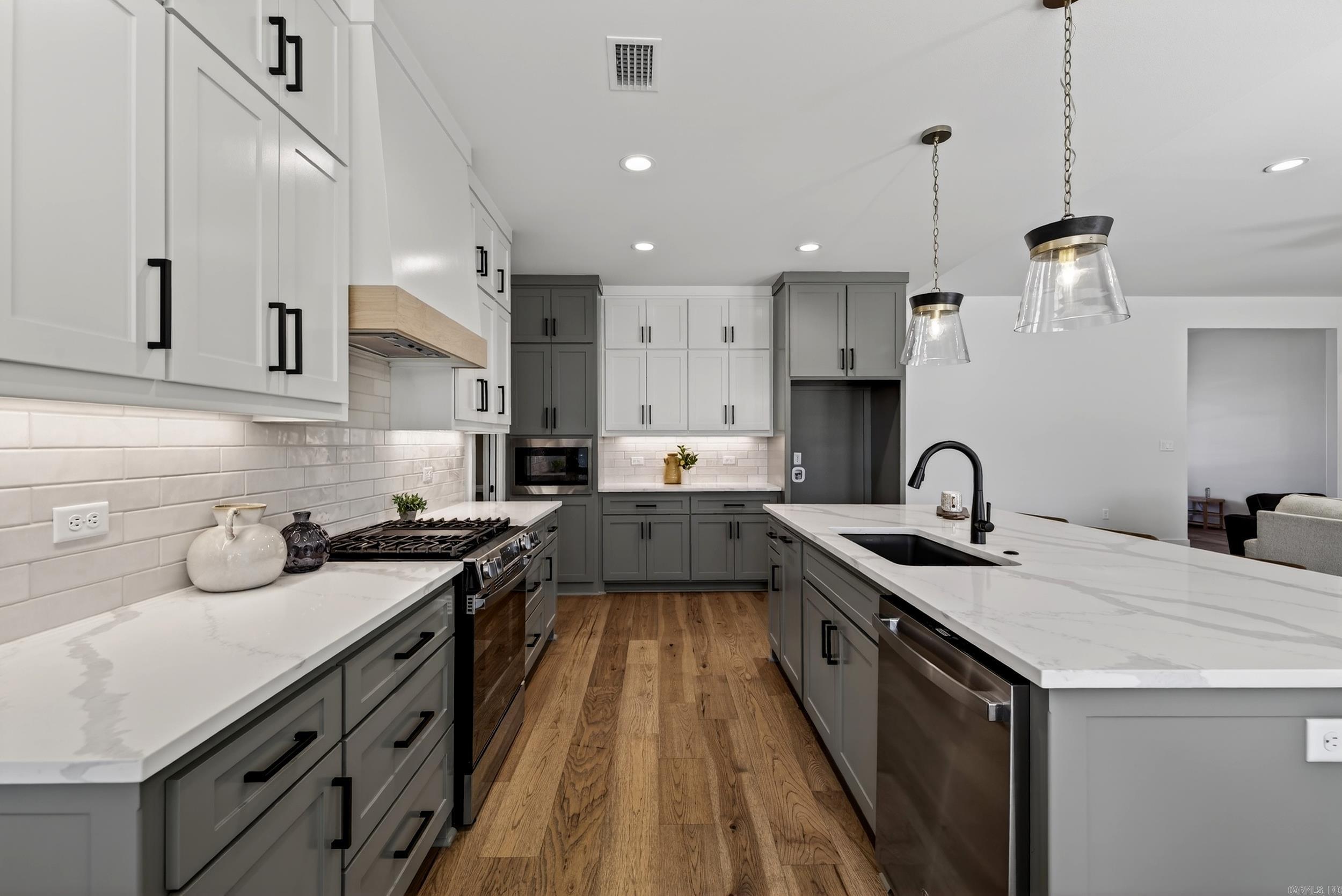 COUNTRY CLUB OF AR-QUARTERS ADDN - Residential