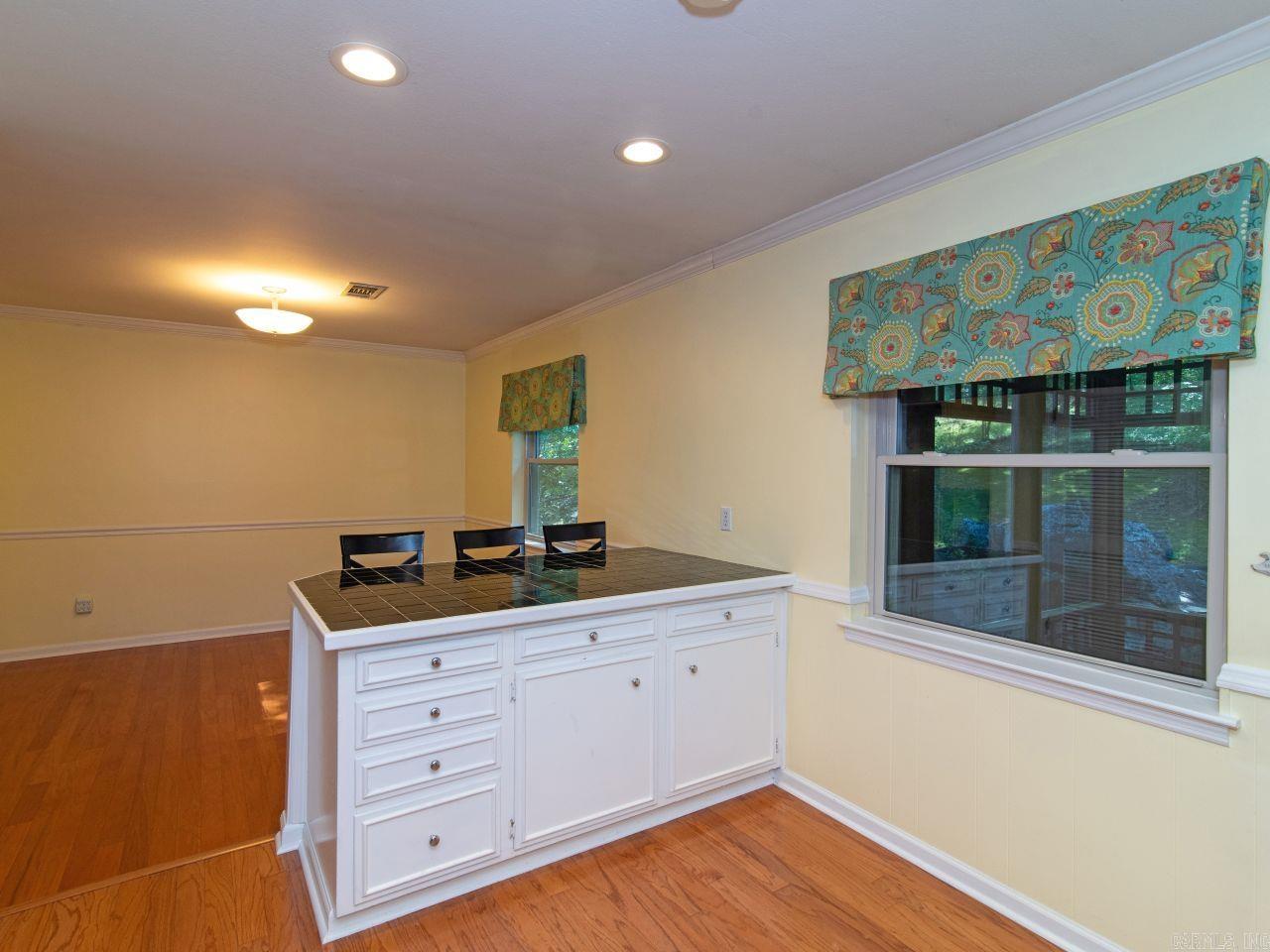 LEAWOOD MANOR - Residential