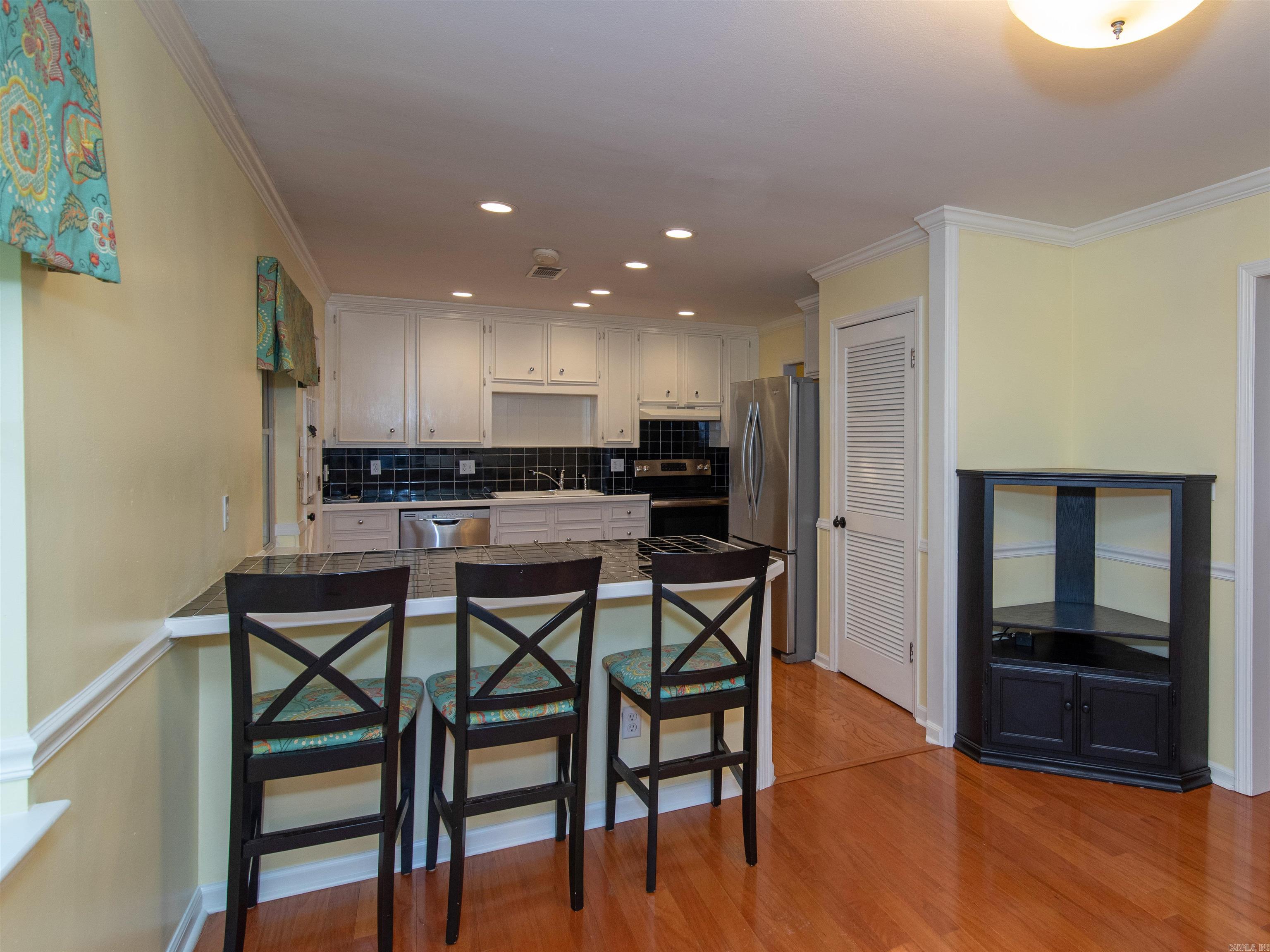 LEAWOOD MANOR - Residential