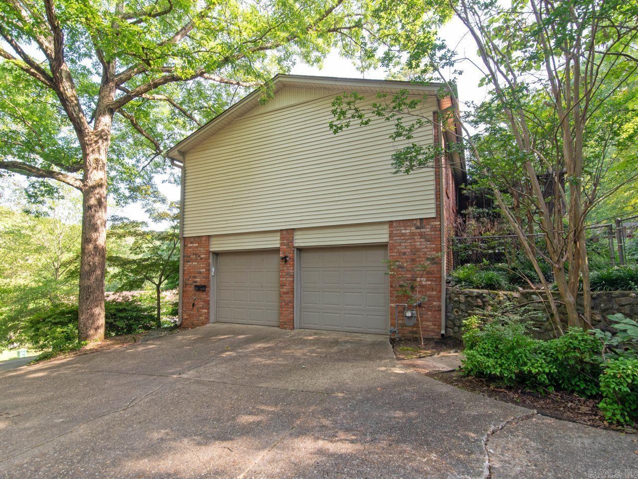 LEAWOOD MANOR - Residential