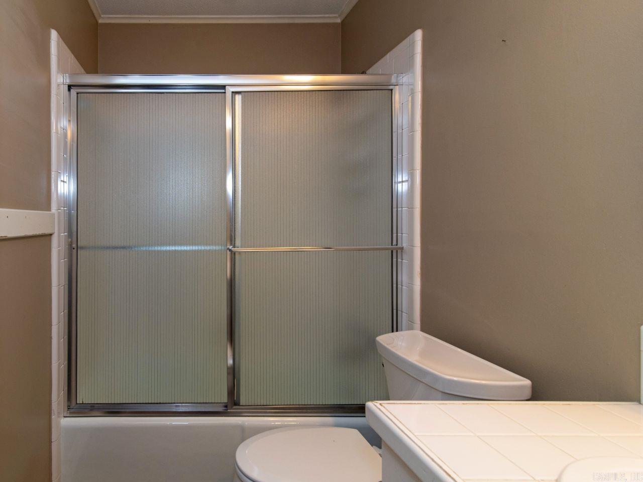 LEAWOOD MANOR - Residential