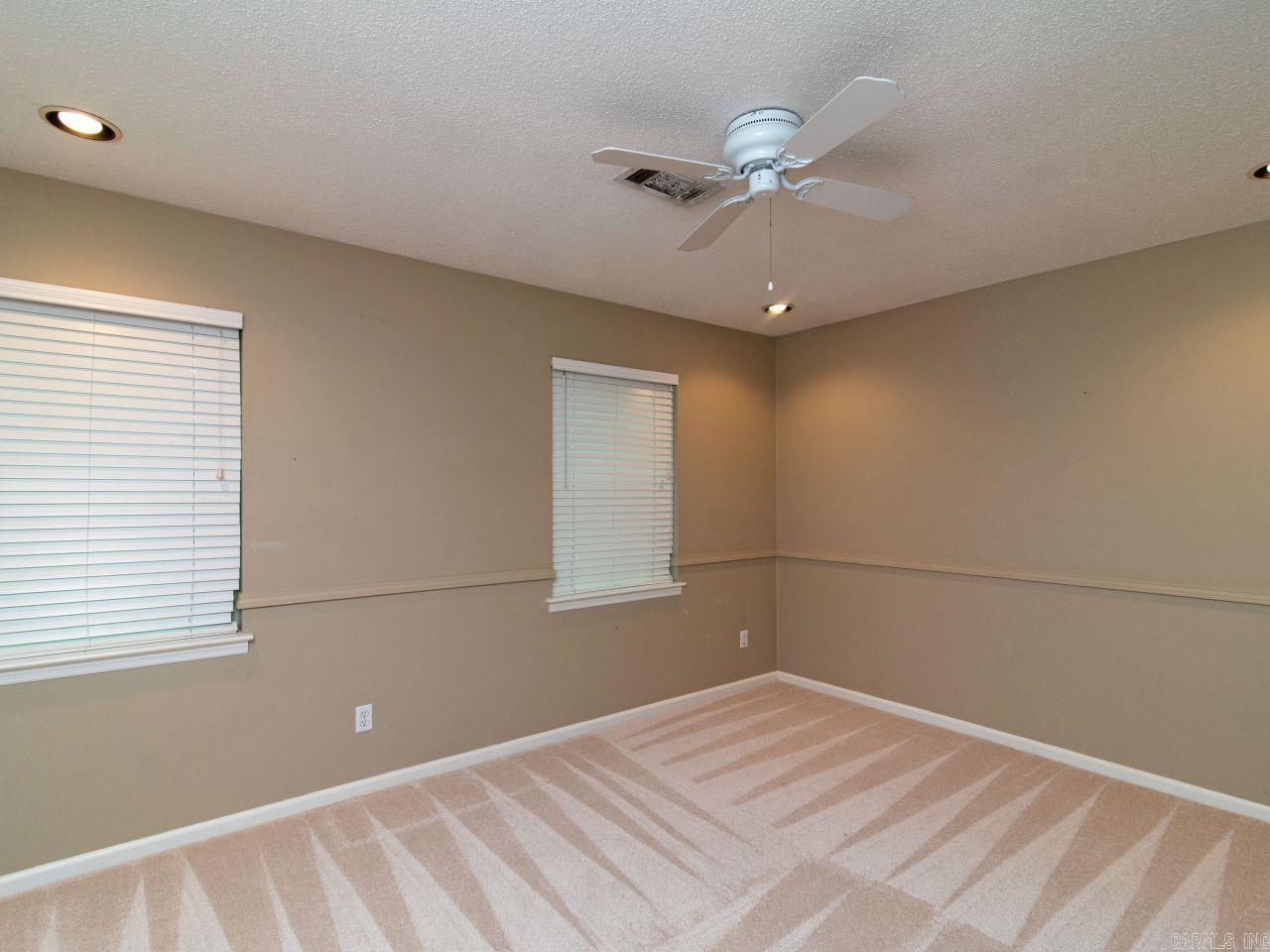 LEAWOOD MANOR - Residential