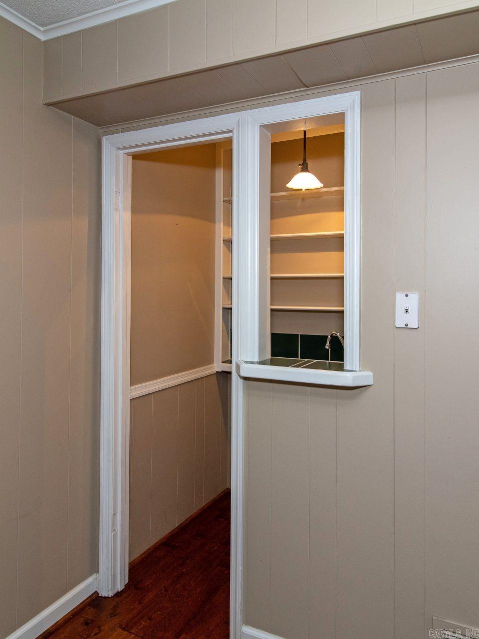 LEAWOOD MANOR - Residential