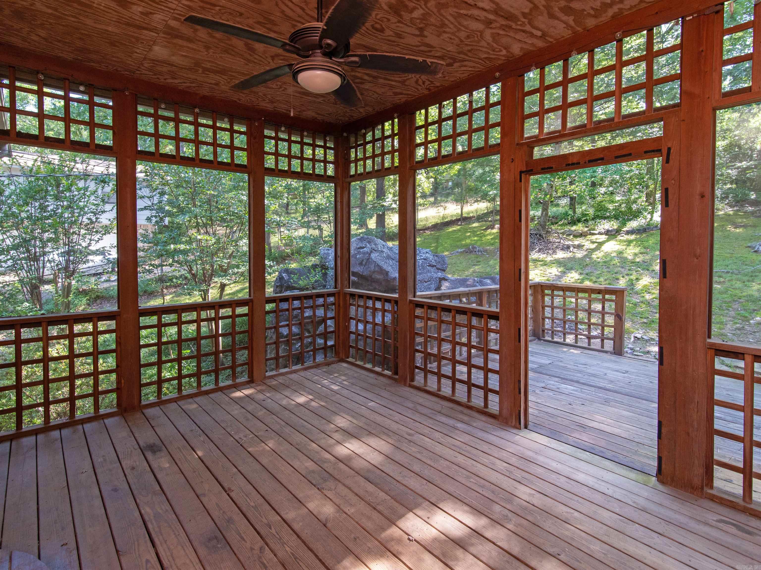 LEAWOOD MANOR - Residential