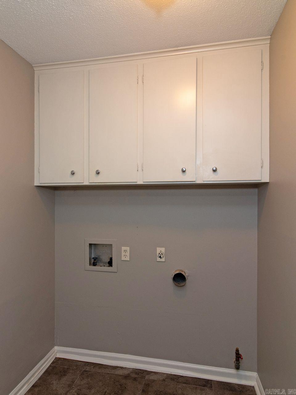 LEAWOOD MANOR - Residential