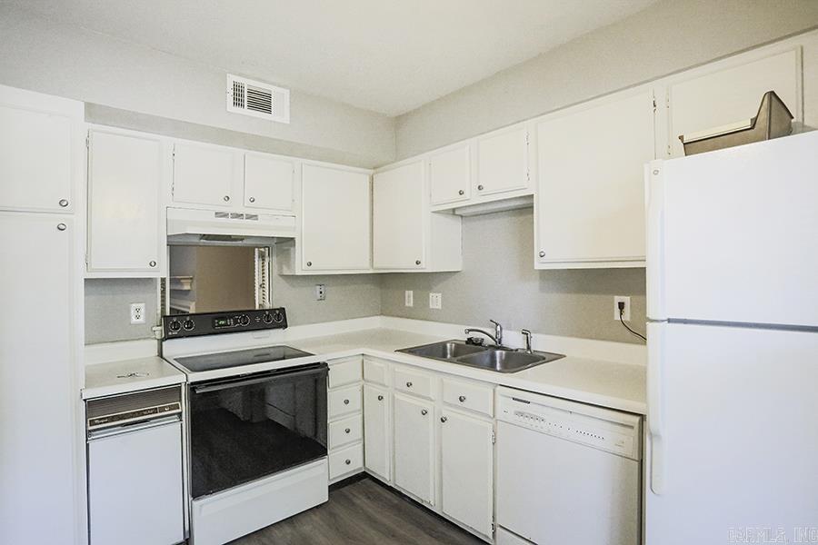 KINGSBRIDGE TWNHSE - Residential