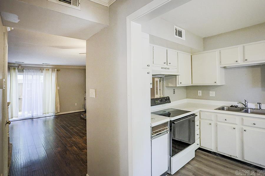 KINGSBRIDGE TWNHSE - Residential