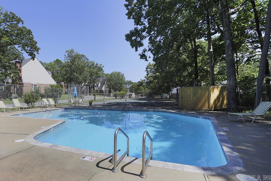 KINGSBRIDGE TWNHSE - Residential