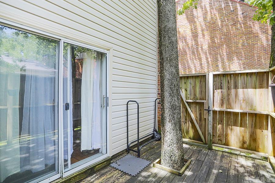 KINGSBRIDGE TWNHSE - Residential