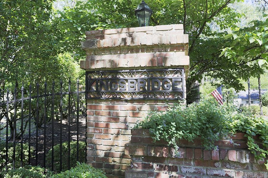 KINGSBRIDGE TWNHSE - Residential