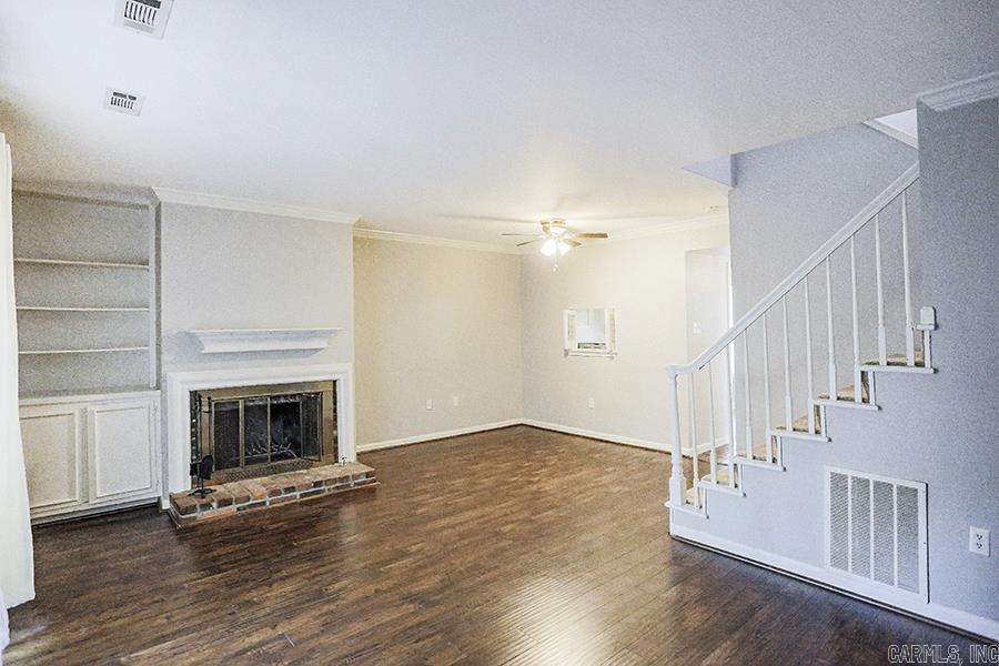 KINGSBRIDGE TWNHSE - Residential