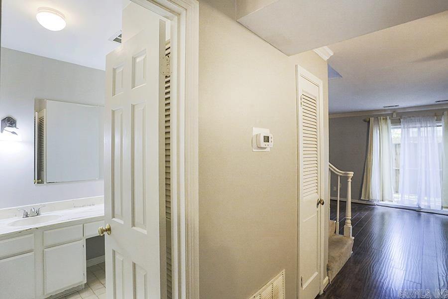 KINGSBRIDGE TWNHSE - Residential