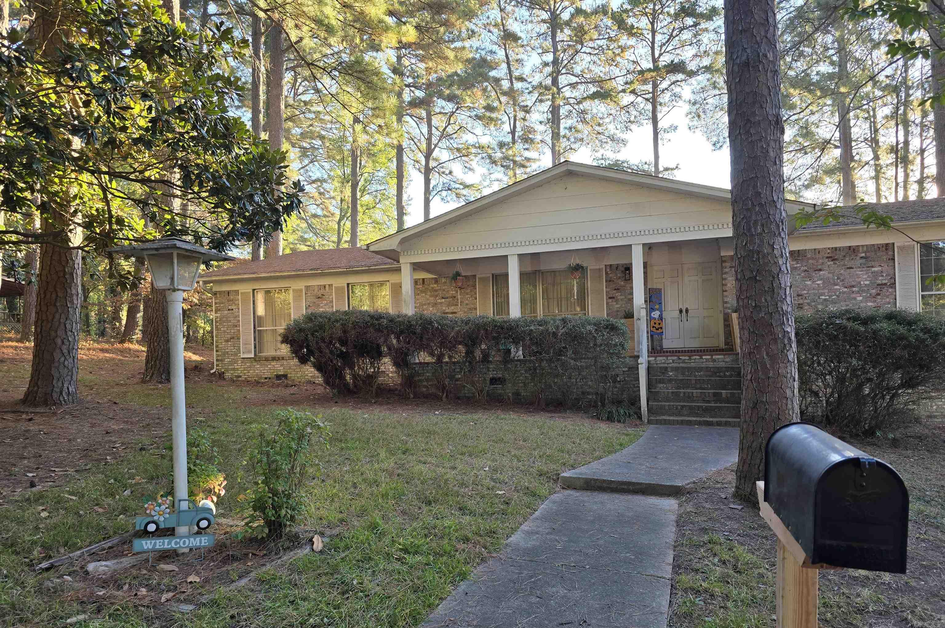 Nice family home in the heart of Sheridan. Convenient to all schools. Has a nice sun room and a game room.